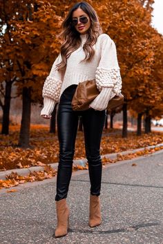 Leather Leggings Outfit Dressy, Leggings Outfit Dressy, Leggings Outfit Winter, Look Legging, Leather Leggings Outfit, Black Leggings Outfit, Black Leather Pants, Mode Casual, Stylish Sweaters