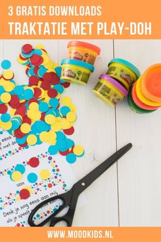 some crafting supplies and scissors on a table with the words 3 gratis