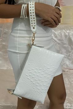 Pure White Faux Crocodile Leather Handbag (Stunning) Handbags White, Lady Luxury, Bag Illustration, Wedding Handbag, Summer Handbags, Handbag Stores, Women Purse, Faux Leather Purse, Feminine Women