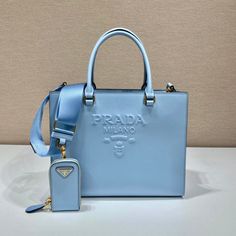 Size: Standard Size It comes with Dust box, Care manual, Tag, and Paper bag. Shopify Design, Prada Bags, Louis Vuitton Shoes, Dior Shoes, Handbag Wallet, Wallet Accessories, Carry All Bag, Prada Bag, Ysl Bag