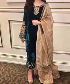 Velvet Pakistani Dress, Kamiz Design, Velvet Kurti, Velvet Suit Design, Formal Clothes, Nikkah Dress, Bollywood Dress, Velvet Dress Designs, Pakistani Fancy Dresses