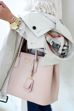 Pink Hand Bag, Burberry Trenchcoat, Pretty Purses, Pink Bags, Living In London, Bag Prada, Burberry Trench, Miuccia Prada, Chic Pink