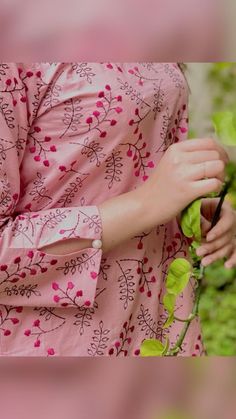 Lace Sleeves Designs For Dresses, Hand Sleeves Design, Summer Sleeves Design, Slives Designs For Kurti New, Stylish Sleeves Designs, Simple Sleeves Design, Bazo Design, Suit Sleeves Design, Sleeves Design For Kurtis