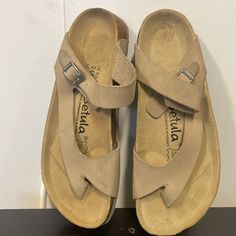 Birkenstock Betula Slide Sandals Size 38 5,0 245 L7 M5 New Without Box. There Is Some Residue Where The Price Sticker Was At The Heel. There Is Also Some Slight Creasing On The Leather Straps. See Photos. Priced Accordingly. Comfortable And Good For Your Feet!!! Casual Toe Post Footbed Sandals With Removable Insole, Casual Toe Post Footbed Sandals With Buckle Closure, Casual Toe Post Footbed Sandals With Buckle, Beige Sandals With Leather Footbed And Single Toe Strap, Casual Footbed Sandals With Ortholite Insole, Beige Slip-on Footbed Sandals With Leather Footbed, Beige Leather Footbed Slip-on Sandals, Comfortable T-strap Sandals With Leather Footbed, Beige Footbed Sandals With Cork-bed Midsoles And Round Toe