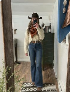 Asthetic Cowgirl Outfits, Western Outfits Women Modest, Cold Country Outfit, Denim Skirt Western Outfit, Mexican Baile Outfits, Cowboy Jeans Outfit, Western Outfits Women Jeans, Western Country Outfits Women, Rodeo Chic Outfits