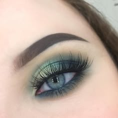 Make Up Designs, Drag Make-up, Eye Palettes, Cat Eye Makeup, Green Makeup, Beautiful Eye Makeup, Green Eyeshadow, Blue Eyeshadow