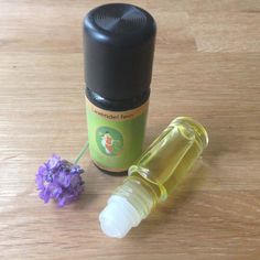 ätherische Öle bei Schmerzen Kopfschmerzen Essential Oil For Sunburn, Topical Essential Oils, Kids Deodorant, Essential Oil Bug Spray, Diy Natural Deodorant, Essential Oil Blends Roller, Essential Oils Dogs, Deodorant Recipes, Hair Growth Foods