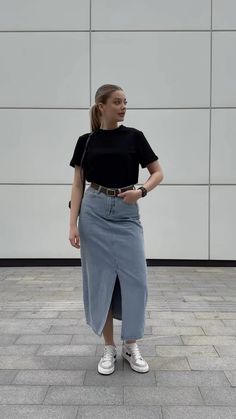 Skirt Church Outfit, Skirt And Cardigan Outfit, Cargo Skirt Outfit, October Outfits, Jean Skirt Outfits, Jeans Outfit Women, Outfit Primavera, Jeans Cargo, Classy Work Outfits