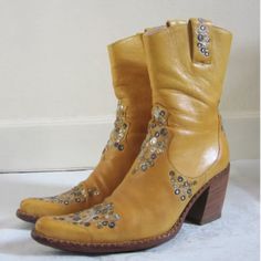 Amazing Vintage Freelance Leather Cowboy Boot Size Eu37 Fits Like Size Us 8 Heel: 7cm Height: 25.5cm Leather Cowboy Boots, Vintage Shoes, Cowboy Boots, Bootie Boots, Ankle Boots, Yellow, Women Shoes, Boots, Heels