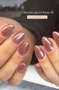 Almond On Natural Nails, Glaze Chocolate Nails, Nails 2023 Trends Shellac, Transition Season Nails, Fall Dipped Nails Ideas Almond, Minimal Elegant Nails, Earth Tones Nail Art, Autumn Biab Nails 2023, Chocolate Brown Glazed Nails