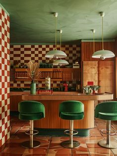 Retro Inspired Home Decor, Retro Basement Bar Ideas, 70s Hollywood Interior, Kitchen Thrift Ideas, Art Deco Interior Inspiration, Retro Boho Home Decor, Small Bright Kitchen, 1970s Bar, Retro Futurism Interior