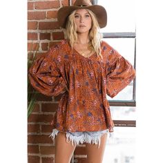 We're getting dreamy fall vibes in this cute top! Flowy Shirts, Boho Girl, Babydoll Style, Boho Patterns, Denim Cutoffs, Women Tunic Tops, Boho Top, Casual Tops For Women, Shades Of Pink