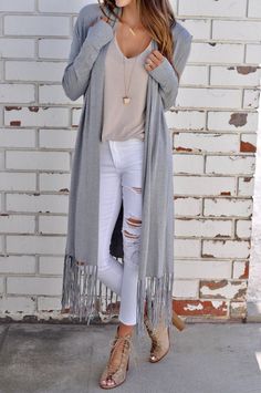 Vetement Hippie Chic, Mode Tips, Womens Outfits, Cardigan Outfit, White Distressed Jeans, Fashion Pics, Dresses Casual Winter, Summer Cardigan, Gray Cardigan