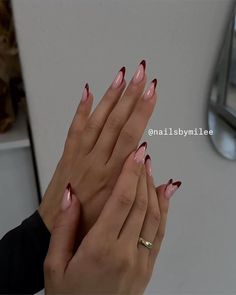 November Manicure, Almond Nails Red, Fall Almond Nails, Fall Nail Art Ideas, Almond Nails French, Natural Nails Manicure, Simple Fall Nails, Almond Shape Nails, Pearl Nails