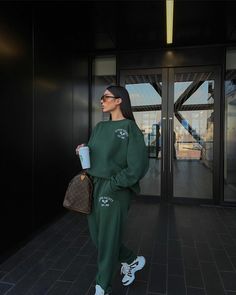 Ivona Zupet, Cute Sweatpants Outfit, Sweatpants Outfits, Year Goals, Sweats Outfit, Cute Sweatpants, Daily Fashion Inspiration, Sweatpants Outfit, Ideas Outfit