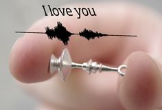 Use sound waves to make personalized jewelry, how awesome is that?! Except I would just say "Always" Soundwave Jewelry, 3d Tiskárna, Aleister Crowley, Bracelets Diy, Birthday Diy, Gifts For Sister, Sound Waves, Anniversary Gift For Her, Trendy Gift