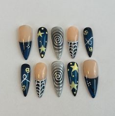 Coraline-inspired custom press-on nails. All nails are reusable and custom-made to fit the buyer's nails. All nails are made with hard gel for extra support and sturdiness. Each order comes with an application kit, which includes nail glue, a nail file, a cuticle pusher, a nail buffer, an alcohol wipe, and a free sticker. Nail Inspo For Stubby Nails, Gel Polish Nail Design Short, Yellow And Dark Blue Nails, Punk Halloween Nails, Navy Blue Halloween Nails, 3d Coraline Nails, Nail Art Designs Ballerina, Coraline Almond Nails, Nail Art Themes Ideas