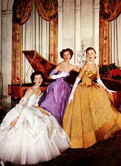 Vintage Evening Gowns, Fifties Fashion, Vintage Gowns, Vintage Couture, Historical Dresses, Moda Vintage, 50s Fashion, Vintage Glamour, 1950s Fashion