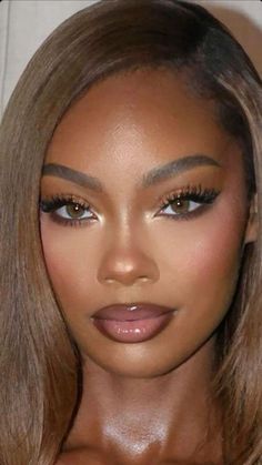 Smokey Eye Tan Skin, Bronzed Makeup Look Sun Kissed Black Women, Wedding Bridesmaid Hair Black Women, Bronzy Eye Makeup Wedding, Black And Gold Eye Makeup Dark Skin, Brown Gold Eyeshadow Looks, Gold Bronze Makeup Look, Sultry Bronze Makeup, Summer Makeup Looks Black Women