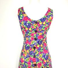 "Vintage 1980's S.Roberts Floral Maxi Dress Dress + Size 6 + Button up back + Sleeveless + Scoop Neck CONDITION: In great condition MEASUREMENTS: > Bust: 30\" > Waist: 28\" > Length: 45.5\" > Shoulder to Shoulder: 14\" > Underarm to Underarm: 15\" ** Note - All of the inventory in the store are used Vintage items, outside of the homemade beadwork. Please check out the pictures provided and read the description accordingly, as most of the items have some amount of wear from age. I 70s Prairie Dress, Maxi Dress Vintage, Floral Sleeveless Dress, Gunne Sax Dress, Womens Vintage Dresses, Vintage Maxi Dress, 70s Dress, Sleeveless Floral Dress, Vest Outfits