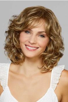 Kręcony Bob, Trendy We Fryzurach, Curly Hair Photos, Medium Curly, Finger Nails, Medium Hairstyles, Curly Hair With Bangs, Curly Bob Hairstyles