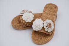 Beach sandals designed by NORNOR for women's summer or a bachelorette party Comfortable women's shoes made from handmade water hyacinth. Decorated with tassels and pearl flux create unique and beatuiful A variety suitable for matching summer beaches ,outdoor, beach, club, travel, Bridesmaid Gifts and Soft textured footbed gently massages your feet as you walk Material: water hyacinth Measurement of Sandals SIZE : S = EU 35-36 M = EU 37-38 L = EU 39-40 XL = EU 41-42 SHIPPING: # Processtimes 2-4 d White Slippers For Beach Vacation, White Slippers For Beach Season, White Slippers For Vacation And Beach Season, White Beach Slippers, White Closed Toe Slippers For Summer, Handmade Sandals For Spring Wedding, Handmade Wedding Sandals For Spring, White Slip-on Beach Slippers, White Open Toe Slippers For Beach Season