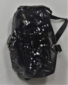 "This is a \" beautiful, beautiful, beautiful\" Mermaid Sequin Backpack Reversible super glitter Sporty Double shoulder bag. Description: Sequins are double-sided. Will switch colors when touched. Light Reflects well off the sequins. Thanks for visiting our store" School Backpack With Glitter Details, School Glitter Backpack, School Backpack With Glitter, Sequin Backpack, Simple Artwork, Gym Tees, Baby Bling, Mermaid Sequin, Outdoor Backpacks