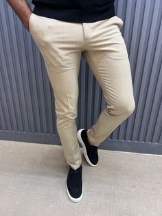 Collection : Spring Summer ☀️Product : New Collection Slim fit fabric trousers with checkered side pockets.Color : BeigeAvailable Size : S- M -L XL-XXLContent: % 65 cotton % 30% 5 elestan Black Slim Fit Pants, Checkered Trousers, Checkered Pants, Stylish Mens Fashion, Beige Pants, Pinstripe Pants, Colored Pants, Slim Fit Trousers, New Fashion Trends