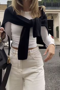 Spring Cold Day Outfit, Quite Luxury Fashion, Business School Outfit, Striped Top Outfit, Stile Blair Waldorf, Looks Chic