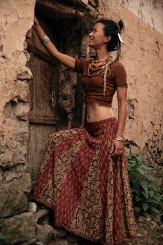 Dancer Gypsy Tribal Ethnic Long Brown skirt Hand Loom cotton | Etsy Bohemian Style Outfits, Long Brown Skirt, Look Boho Chic, Estilo Hippy, Mode Hippie, Estilo Hippie, Rock Outfit, Brown Skirt, Brown Outfit