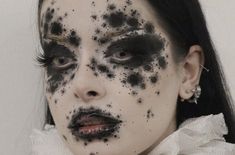 Crazy Goth Makeup, Gore Makeup, Halloween Makeup Ideas, Horror Makeup, Dope Makeup, Minimalist Tattoos, Fx Makeup, Goth Makeup