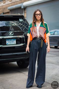 New York SS 2017 Street Style: Jayne Min Pattern Outfits, Street Style 2017, Look Retro, Oversize Fashion, Pantalon Large, Look Vintage, Street Chic