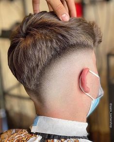 V Cut Hair, V Hair, Men Haircut Curly Hair, Cool Mens Haircuts, Cute Hairstyle, Mens Fade, Faded Hair