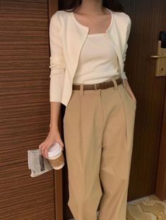 #koreanfashionoutfits #casualchicstyle #beigeaesthetic Business Professional Outfits, Fest Outfits, Beige Outfit, Stylish Work Attire