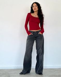 Red Shirt With Jeans Outfit, Cool Long Sleeve Tops, Cute Red Top Outfit, Red Long Sleeve Top Outfits, Outfits With Red Top, Red Top Outfit Ideas, Red Tops Outfit, Red Top And Jeans Outfit, Red Top Outfit Casual