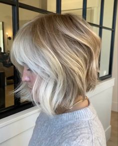 Color Chunks In Hair, Blonde Bob Haircut, Mega Hair, Hair Creations, Sassy Hair, Team Work, Super Busy, Short Blonde Hair, Hair Inspiration Color