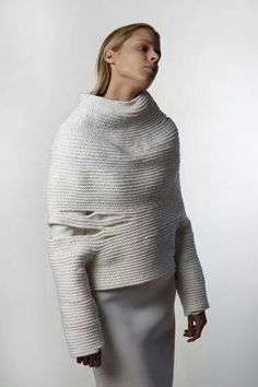 Diyana ivanova Sculptural Knitwear, Ladies Coat, Knitwear Trends, Sculptural Fashion, Knitwear Style, Iranian Women, Fully Fashioned, Fashion Inspiration Design