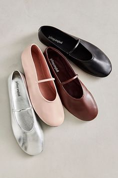 Mary Jane Flats Outfit, Buy My Clothes, Upcoming Fashion Trends, Mary Jane Ballet Flats, Flats Shoes Comfortable, Stylish Boots, Mary Jane Flats, Mood Board Fashion, Mary Jane Shoes