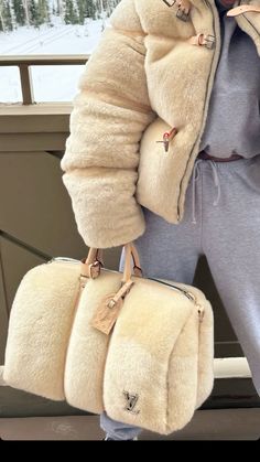 Vuitton Outfit, Sac Louis Vuitton, Ski Outfit, Mode Inspo, Comfy Fashion