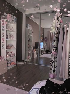 a bedroom with pink and white stars on the ceiling, closet doors open to let in lots of light