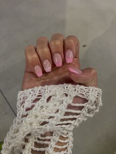 French Tips Hibiscus, Pink Nails With Hibiscus Flower, Pink And White Hibiscus Flower Nails, White French Tip Nails With Pink Hibiscus Flower, Light Pink Hibiscus Nails, Pink Nails With Flower On Ring Finger, Pink French Tip With Hawaii Flower