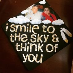 a graduation cap with the words, i smile to the sky and think of you