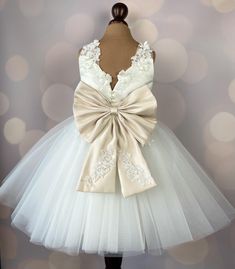 Tulle Dress Wedding, Ideas Bautizo, Whimsical Dress, Ivory Flower Girl, Ivory Flower Girl Dresses, First Communion Dress, Dress Tulle, Dress Birthday, Birthday Dress