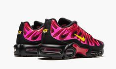 The Supreme x Nike Air Max Plus “Black/Red” is one of three colorways of the classic retro runner cooked up by the New York City streetwear brand and Nike for Fall 2020.  The Air Max Plus achieved its cult-like following largely thanks to its association with London’s garage scene of the late-90s and early 2000s.  Both sleek and stylish, the performance runner now joins a long list of classic Nike silhouettes to be reworked by Supreme.  As for the design, the upper features a black mesh base wit Black Red Shoes, Air Max 96, Black Nike Air Max, Nike X Travis Scott, Air Max Plus Tn, Low Air Jordan 1, Jordan 8, Baskets Nike, Jordan 2