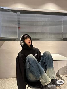 Asian Men Fashion Casual Street Styles, Black Hoodie Outfit, Fits Check, Headphone Outfit, Japanese Street Fashion Men, Max Aesthetic, Korean Street Fashion Men, Jean Fits, Airpod Max