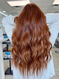 Do you dare to take this autum hair color? this is absolutely amazing!!🍁🍂 it reminds me of the autumn leaves! Auburn Hair With Extensions, Cowgirl Ginger Hair, Mid Length Cowboy Copper Hair, Natural Red Hair With Lowlights Fall, Copper Extensions Hair, Red Lowlights In Red Hair, Ginger Hair With Low Lights, Red Head Makeup Natural, Cowboy Copper Hair Brown Eyes