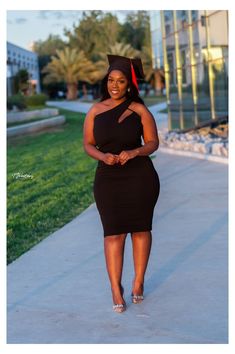 Black Dress For Graduation, Plus Size Graduation Outfit, Graduation Outfit Ideas Plus Size, University Graduation Dresses, Graduation Dress University, University Graduation Outfit, Outfit Graduacion