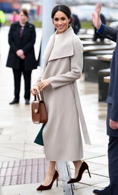 A Definitive Ranking of Meghan Markle’s Power Coats Millionaire Style, Estilo Meghan Markle, Mode Mantel, Meghan Markle Style, Burberry Coat, Velvet Pumps, Elegant Coats