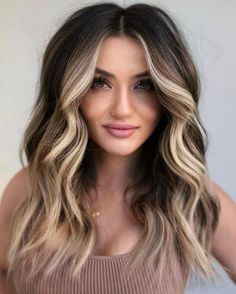 Half Blonde Half Brown Hair, Tan Skin Blonde Hair, Money Piece, Brown Hair With Blonde Highlights, Hair Makeover, Brown Blonde Hair, Brown Blonde, Hair Color And Cut, Hair Inspiration Color