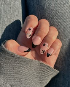 super cute black french star nails ⭐️🖤 #nails #nailinstagram #nailidea #frenchnails #cutenails French Star Nails, Black Nails Goth, Trendy Black Nail Designs, Black Nail Art Ideas, Long Black Nails, Paznokcie Hello Kitty, Nails Goth, Nail Extensions Acrylic, Black Gel Nails